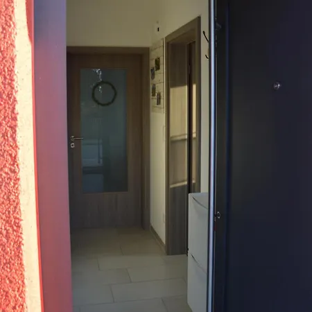 Ruhig Gelegene In Schoener Ortsrandlage Apartment